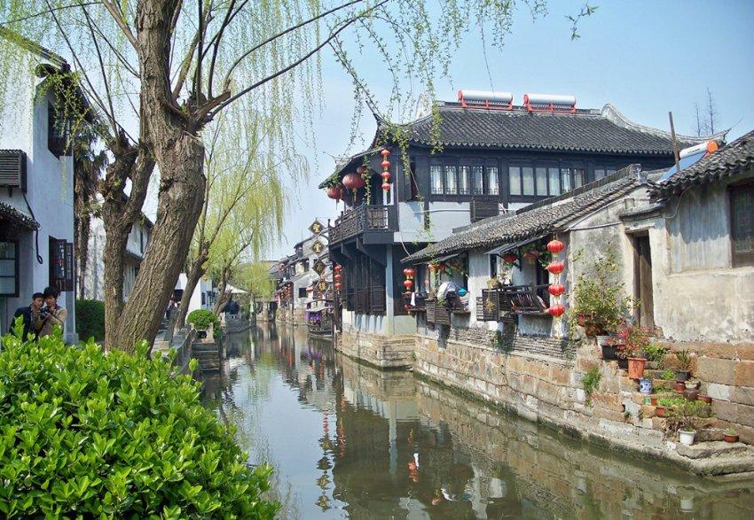 又是别人家学校！一技校20名老师，开车送85名学生回家过年